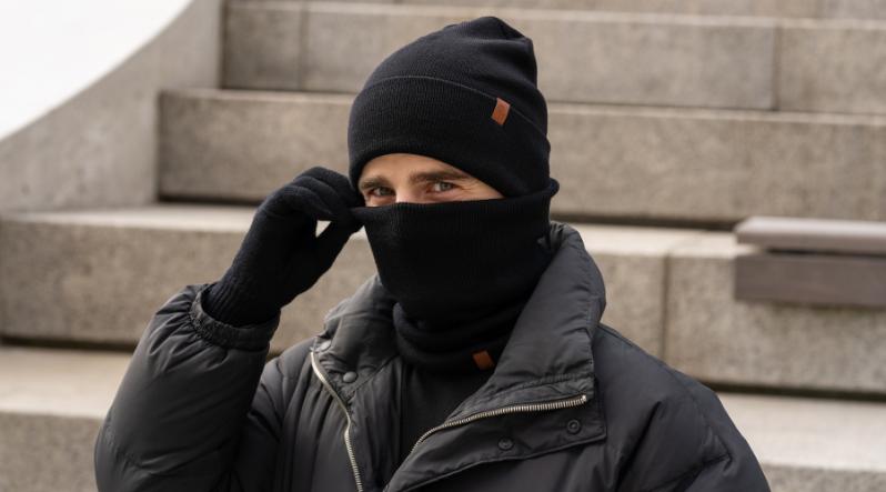 Knitted accessories for men