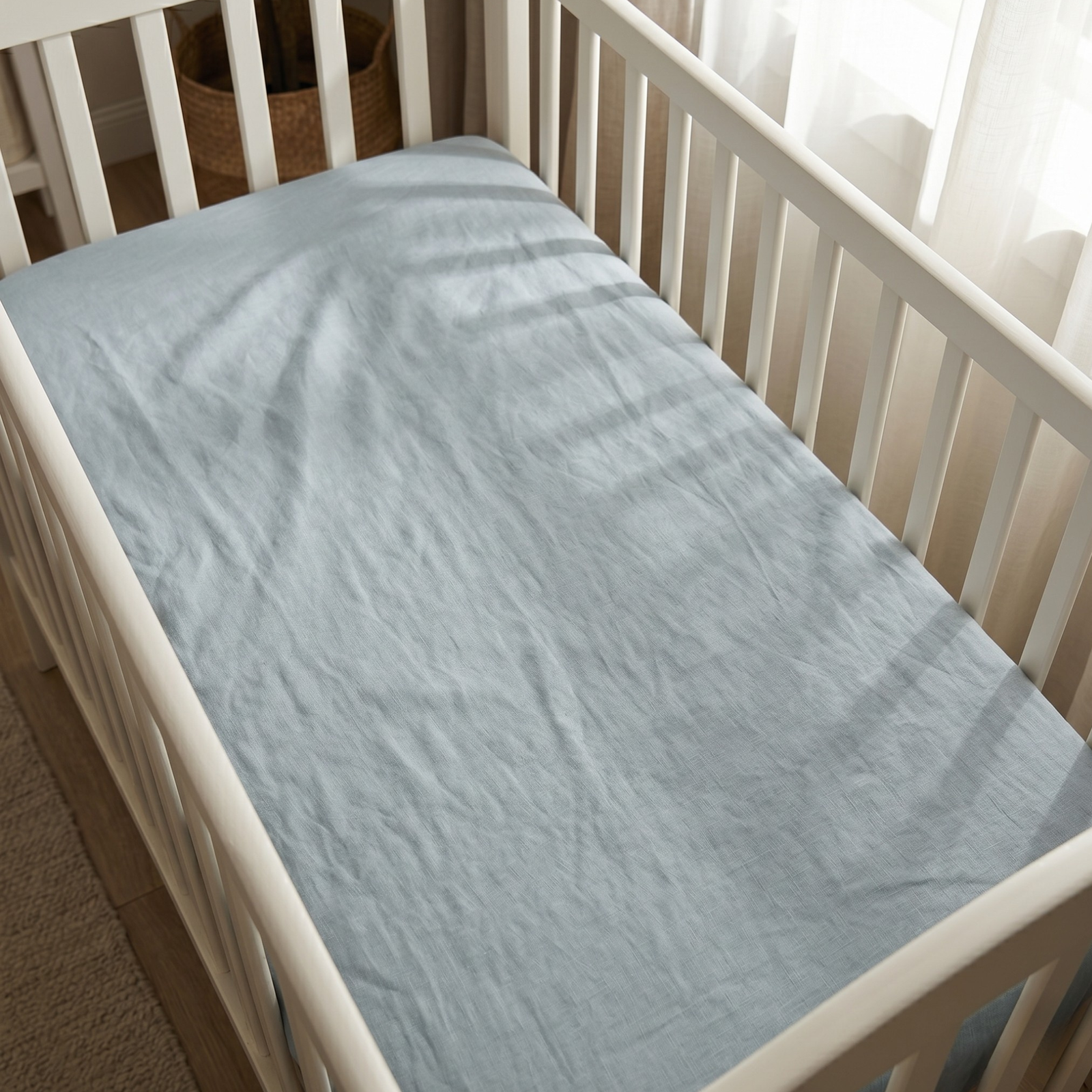 Linnen hoeslaken voor babybedje
