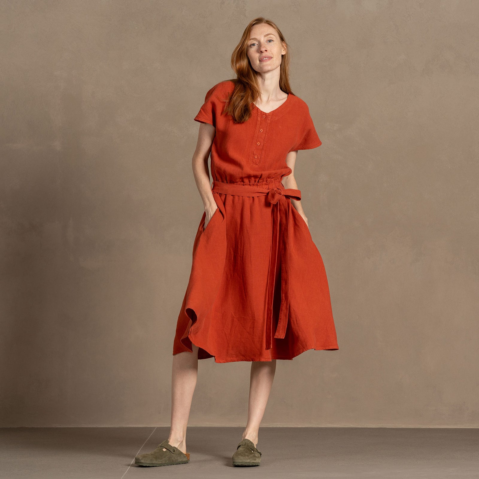 Linen button front dress Brigit for plus sized body figure