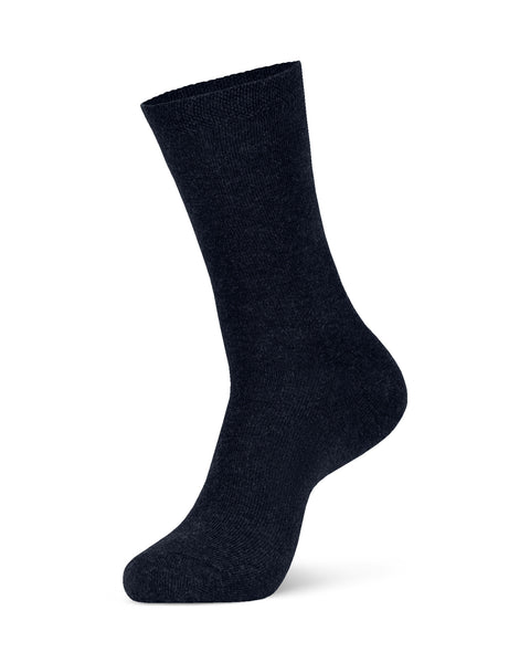 The menique men's mid-crew cotton socks in dark blue color in a white background, side view.
