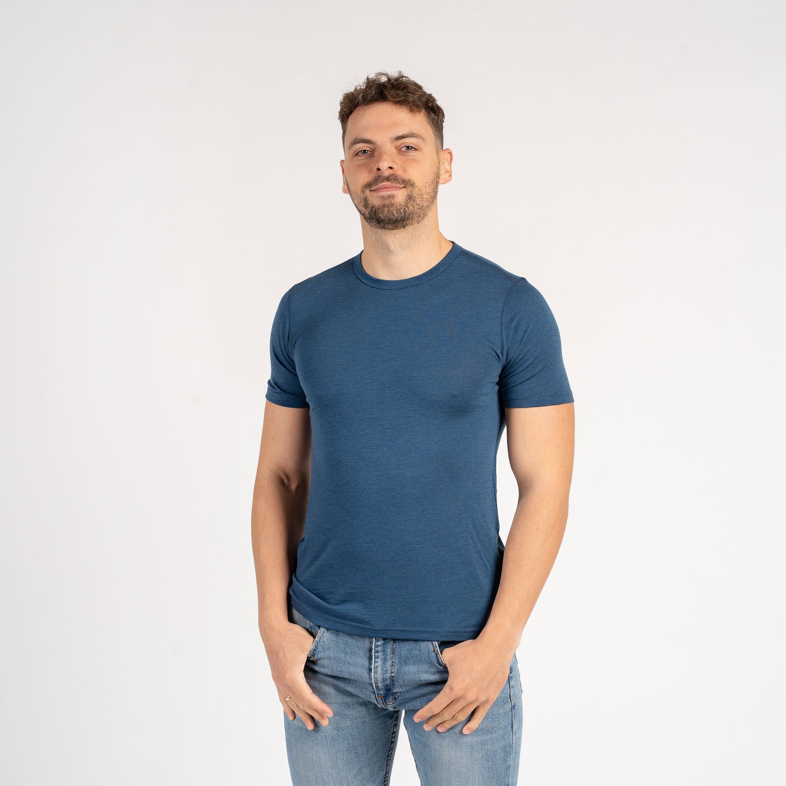 Het menique heren T-shirt van 160 Merinowol in zwarte kleur.