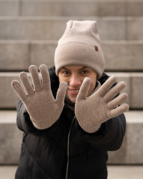 Women's Knitted Beanie &amp; Gloves 2-Piece Set Creamy beige
