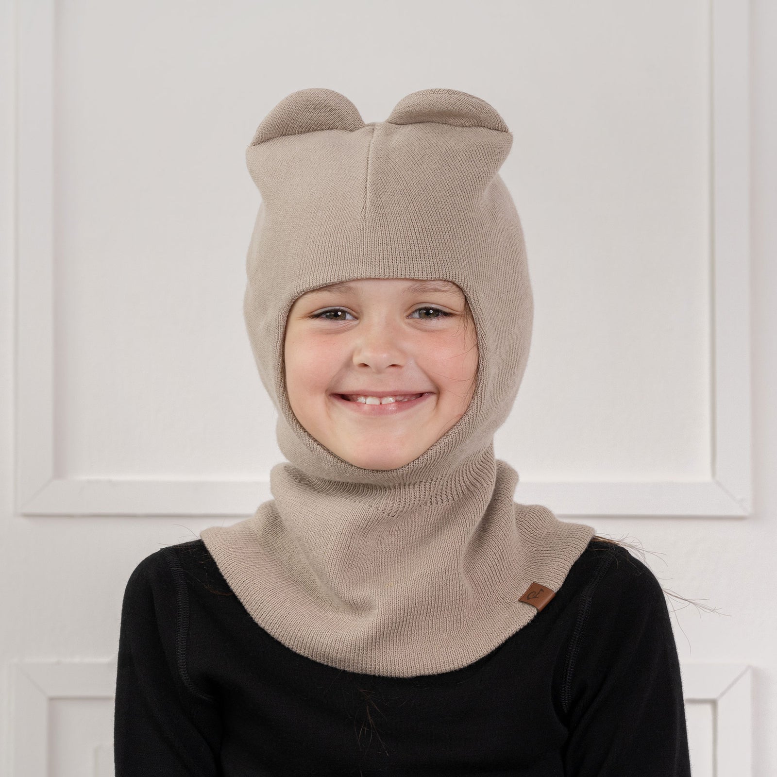 Kindergebreide bivakmuts en wanten katoenen 2-delige set roombeige